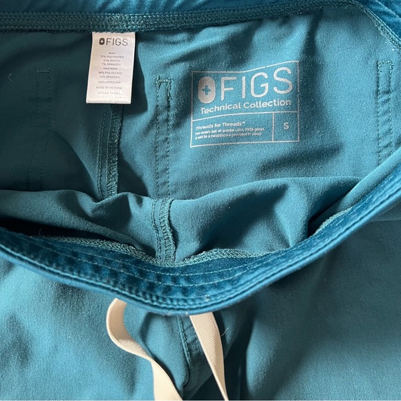 SOLD - Figs Caribbean Blue Scrub Set - Picture 6 of 9